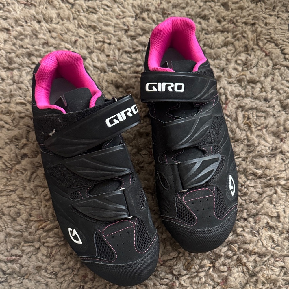 Giro Women's Athletic Cyclist Shoes in Black and Pink Clip In Sz 39/7..5-8